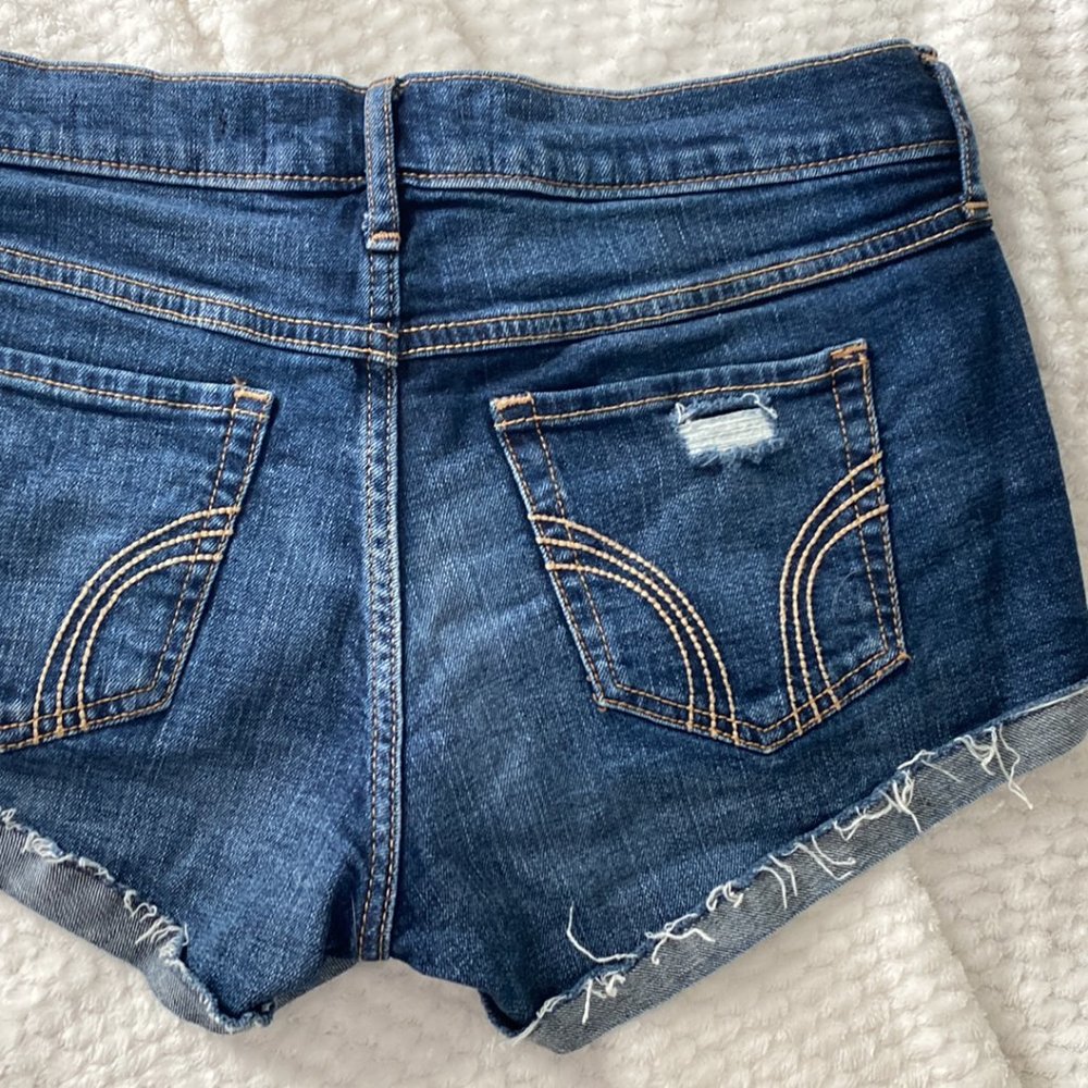 Hollister Denim Distressed Low Rise Short Short (5- W27)